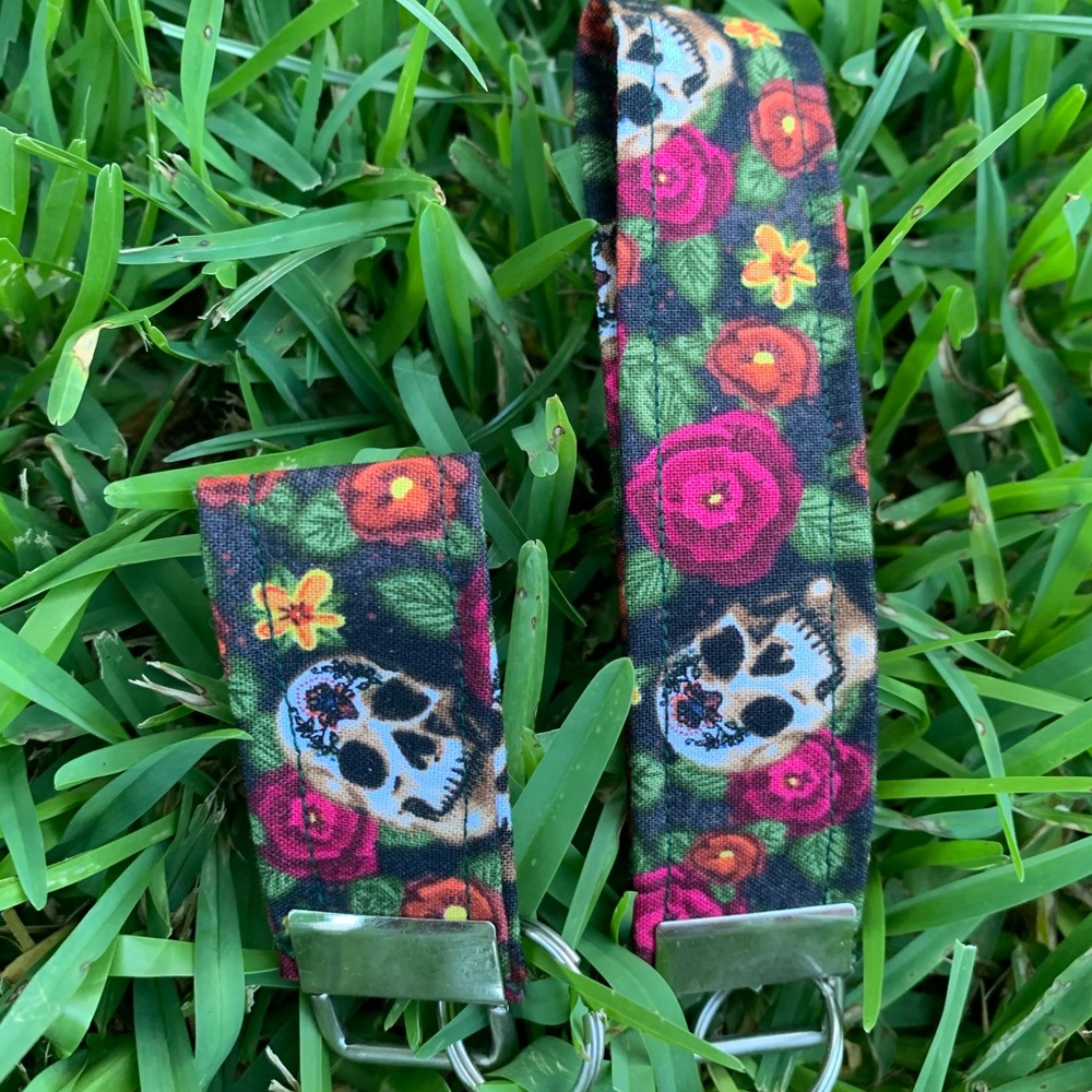Skull floral key chain fob